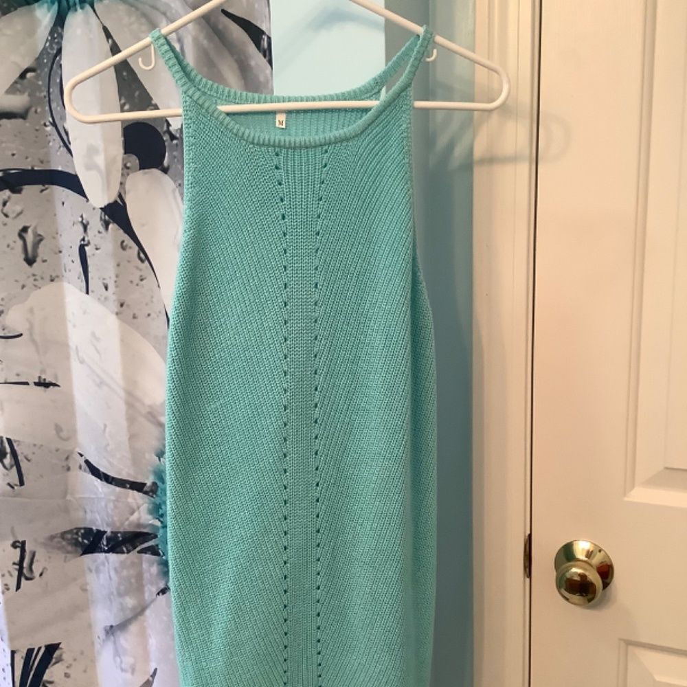 Medium women’s tank - Picture 2 of 3